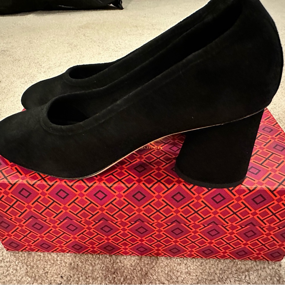 Tory Burch black suede pumps